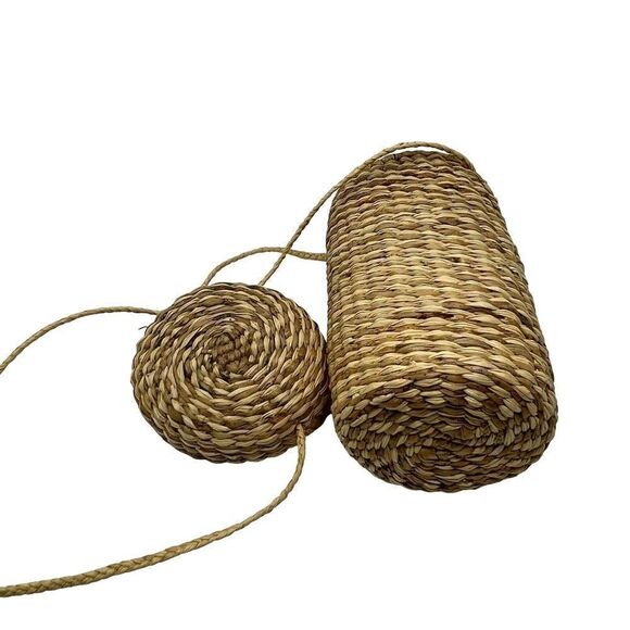 Basket weaved straw cylinder crossbody purse with lid small natural tone cream - Picture 3 of 4
